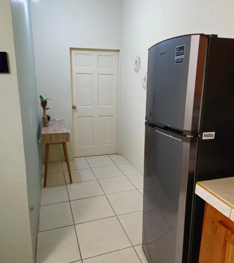 Lambeau Cozy One Bedroom Apartment Pool Side
