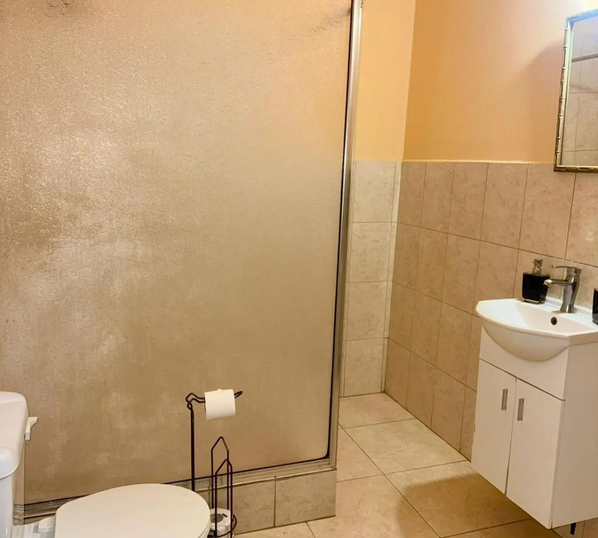 Lambeau Cozy One Bedroom Apartment Pool Side