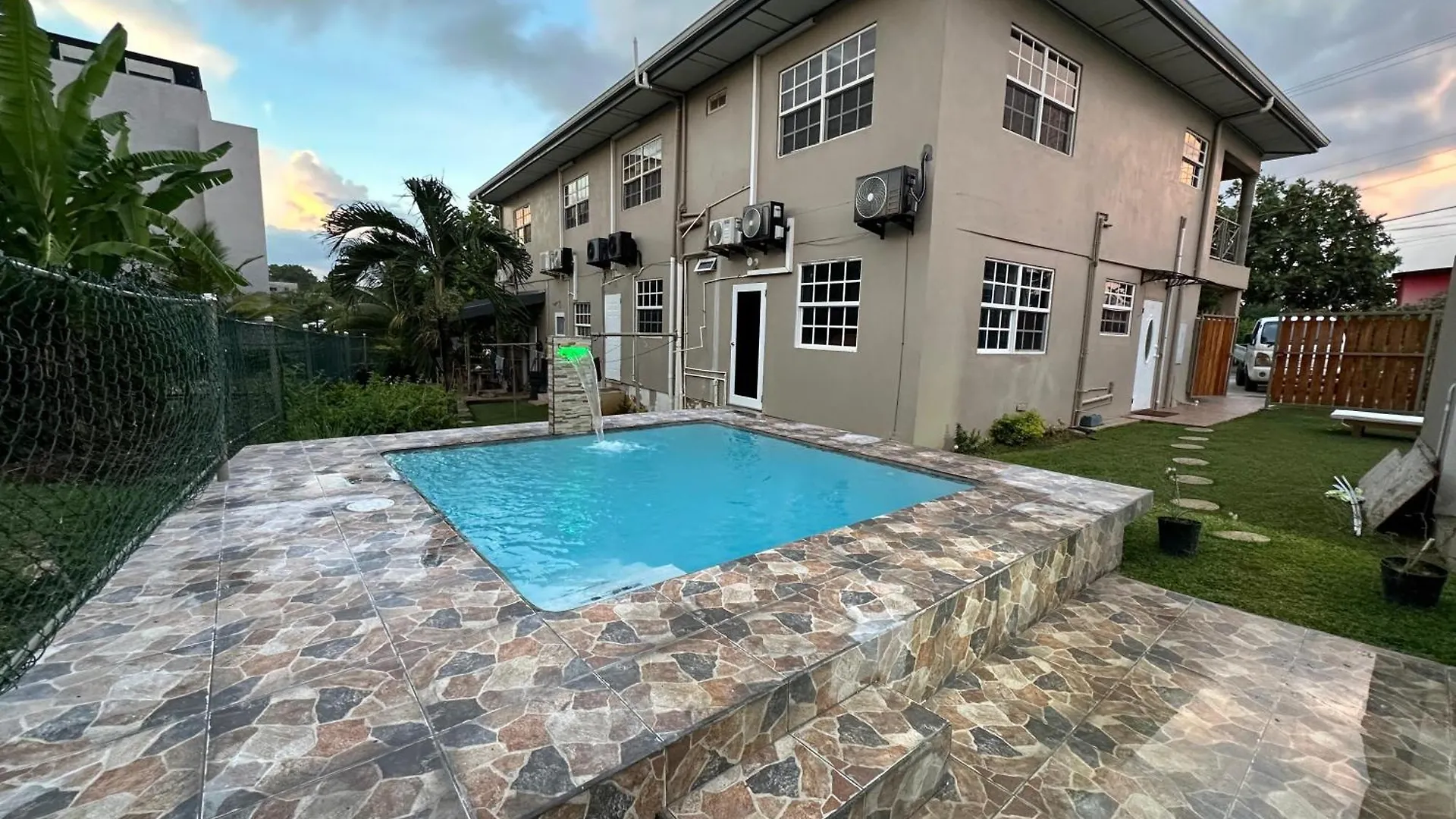 Cozy One Bedroom Apartment Pool Side Lambeau